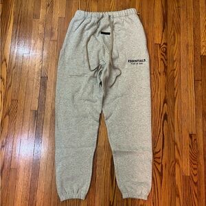FEAR OF GOD ESSENTIALS FW24 LIGHT HEATHER GREY SWEATPANTS